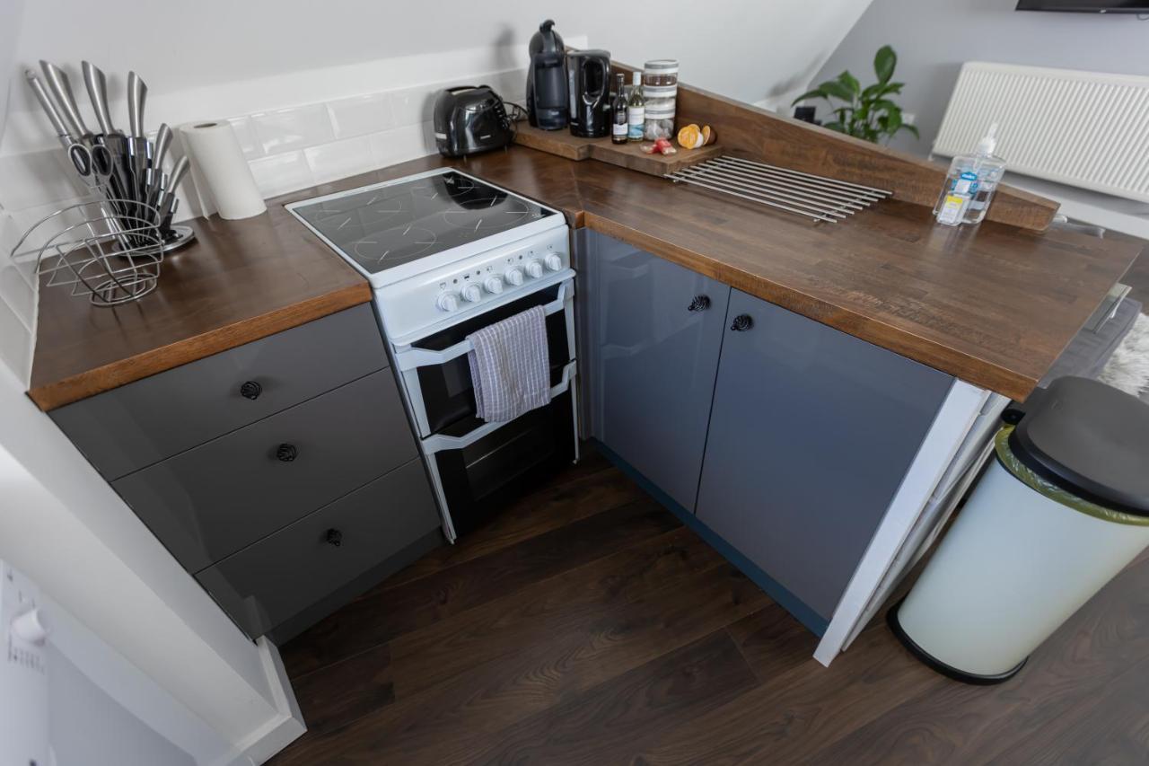 Beautiful Detached 1 Bedroom Apartment エルサム エクステリア 写真