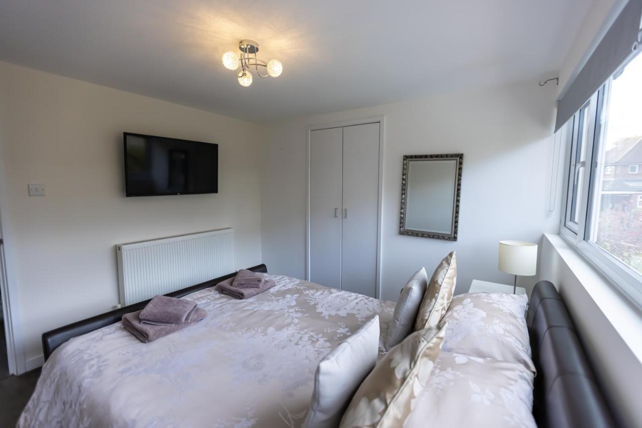Beautiful Detached 1 Bedroom Apartment エルサム エクステリア 写真