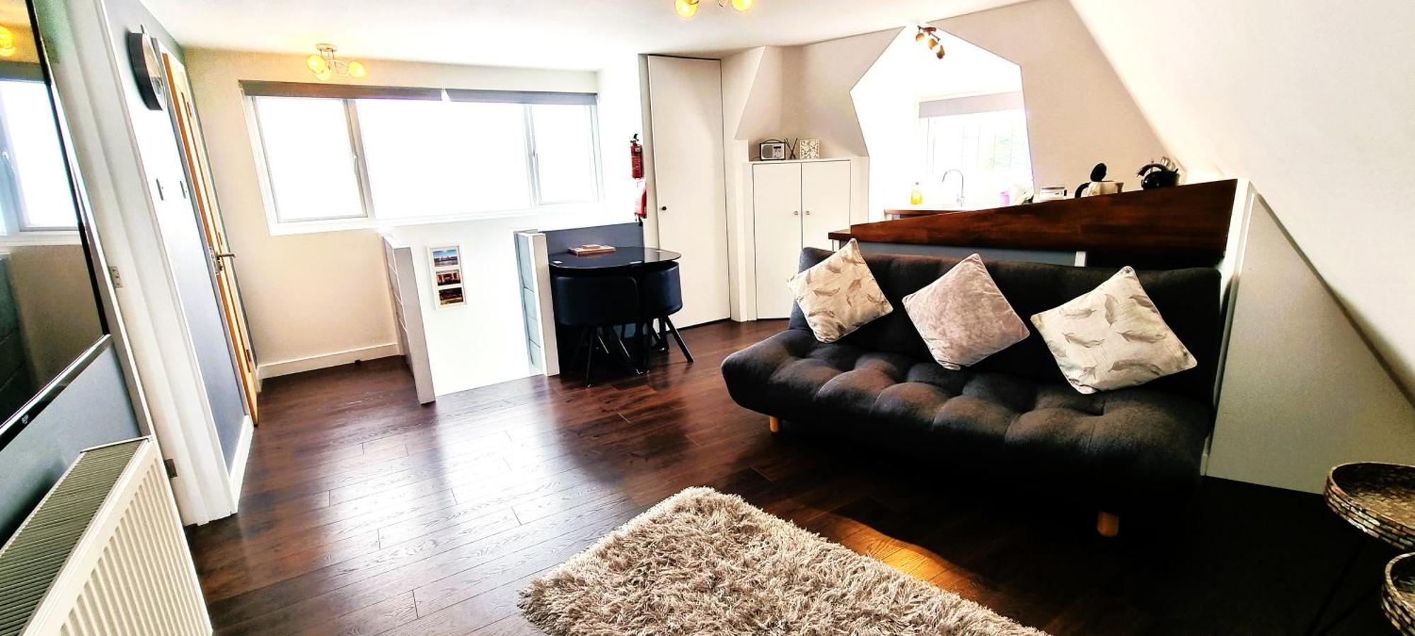 Beautiful Detached 1 Bedroom Apartment エルサム エクステリア 写真